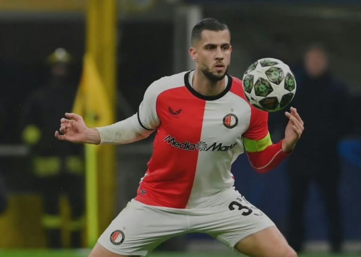 包含费耶诺德训练开放日，今夜战术微调引欢呼，国王杯在即，资深球员宣示担当的词条