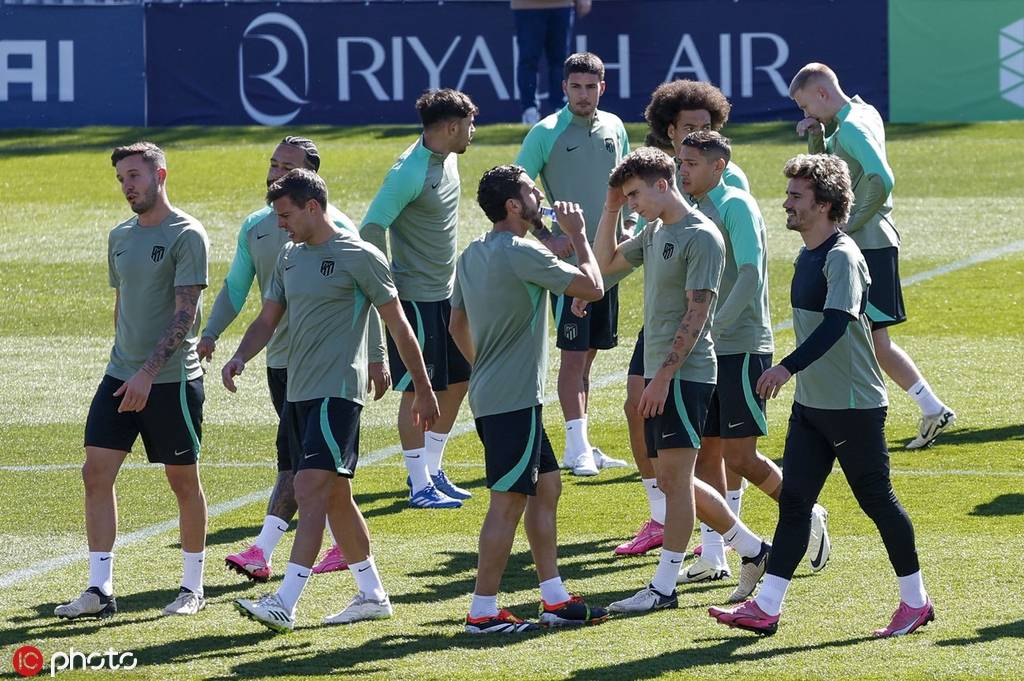 关于冲刺阶段体能课后；罗马内部沟通备战欧冠；悬念犹存；轮换策略成焦点的信息