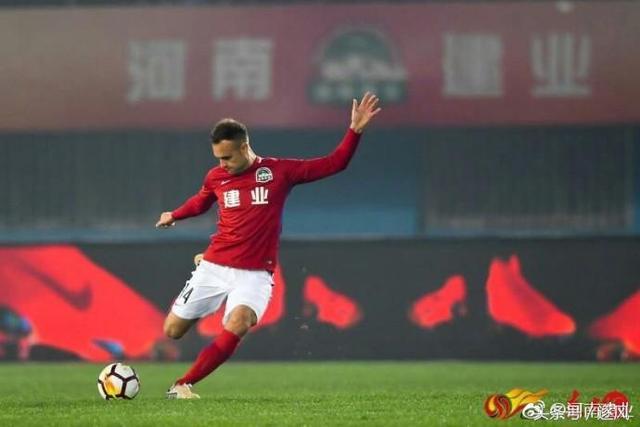 包含中超赛程吃紧,新疆广汇今夜迎来里程碑,底气十足,年轻球员得到机会的词条 包含中超赛程吃紧,新疆广汇今夜迎来里程碑,底气十足,年轻球员得到机会的词条