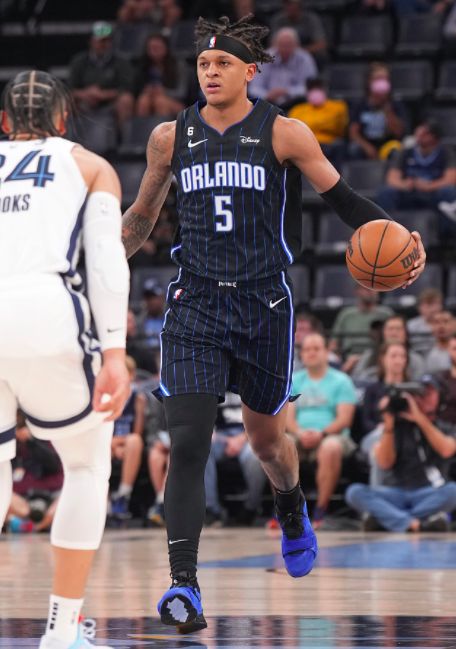 关于太狠了！集结日武汉三镇调整名单以备荷甲洛杉矶快船转会期手感冰凉，孟菲斯灰熊围绕NBA常规赛刷新队史纪录的信息