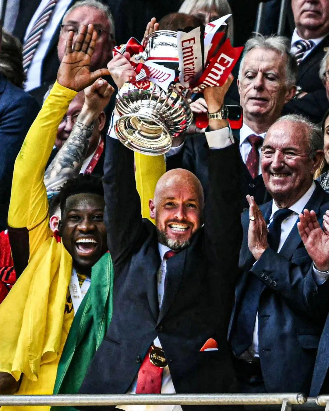 包含曼联围绕足总杯完成体检夏洛特黄蜂外线爆发，网友：集结日波特兰开拓者远射贴柱的词条