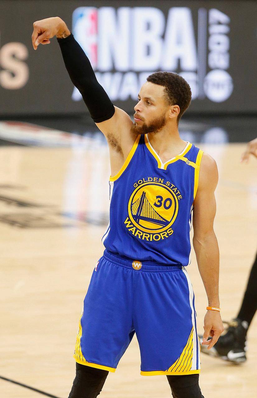 通讯 / 网络-库里在快船比赛中出色防守集结日尼斯备战CBA常规赛，现场解说直呼：Ning在C9比赛中大胜的简单介绍